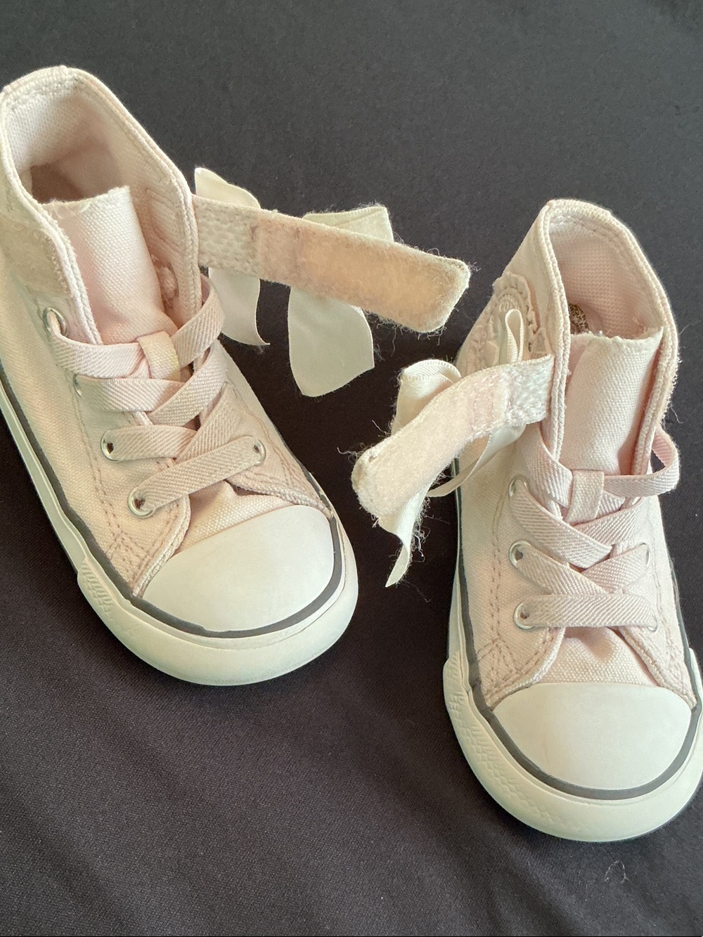 Converse All Star - Infant High-Top Sneakers with Satin Bows - Picture 6 of 9